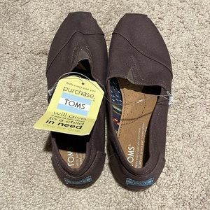 BNWOT- Ash Toms Size 6.5